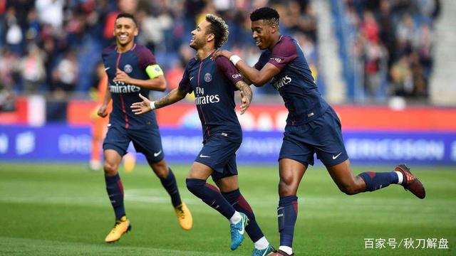 的更衣室里 的更衣室里